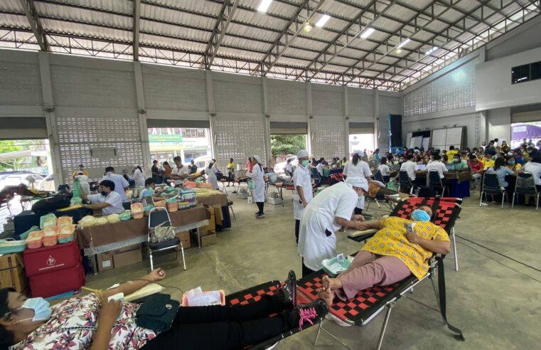 ชาวตรอนร่วมบริจาคโลหิตให้สภากาชาดไทย