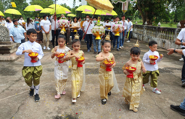 สีสันบรรยากาศอิ่มบุญงานทอดกฐิน AIS