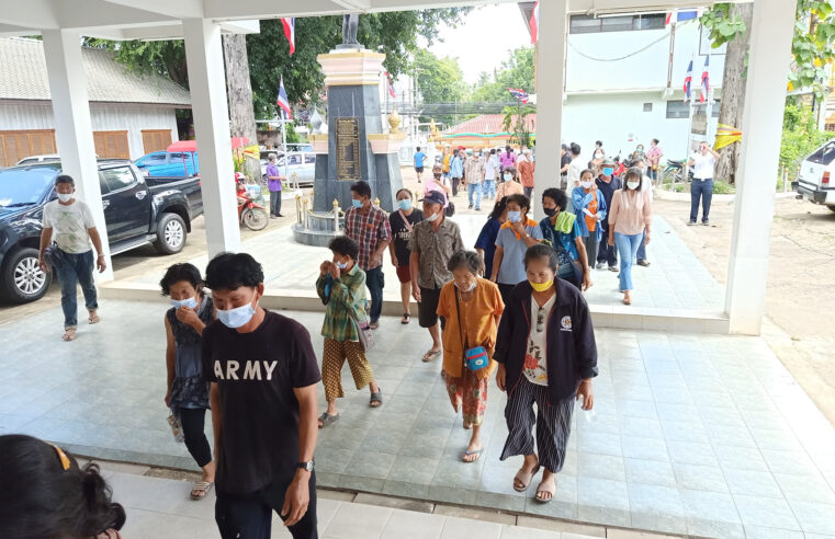 ชาวบ้านแห่พบนายอำเภอลับแลเหตุสงสัย ผญบ.ถูกปลด