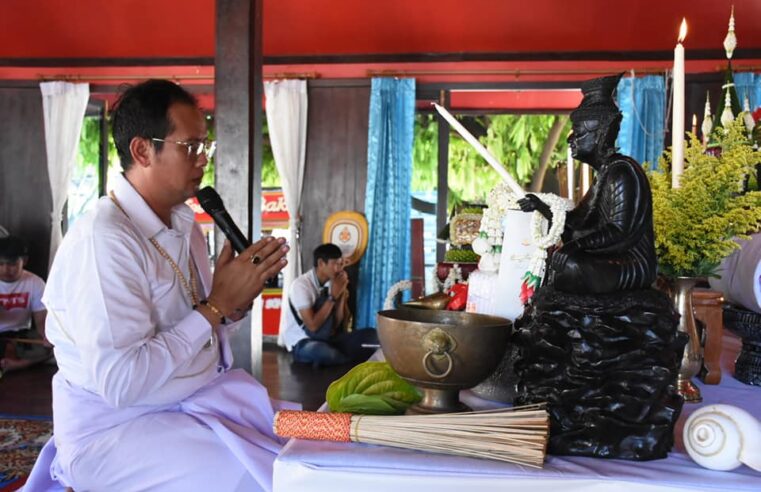 บัณฑิตผู้ประกอบพิธีหนุ่มเมืองสองแควจัดพิธีไหว้ครูประจำปี