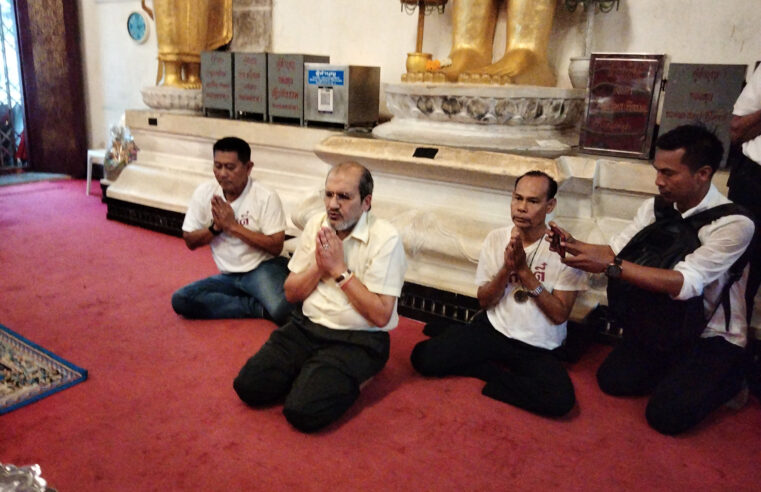 ผู้สมัครนายก อบจ.เมืองคอนไหว้ขอพรสิ่งศักดิ์สิทธิ์คู่บ้านคู่เมือง