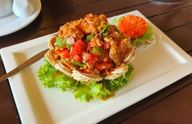 ชวนชิมเมนูยำปลากะพงโบราณกระทงเผือกที่ร้านครัวมีดี