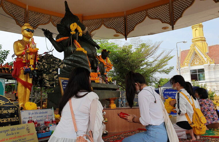 ขอโชคขอลาภไอ้ไข่ เด็กวัด และพระพิฆเนศ