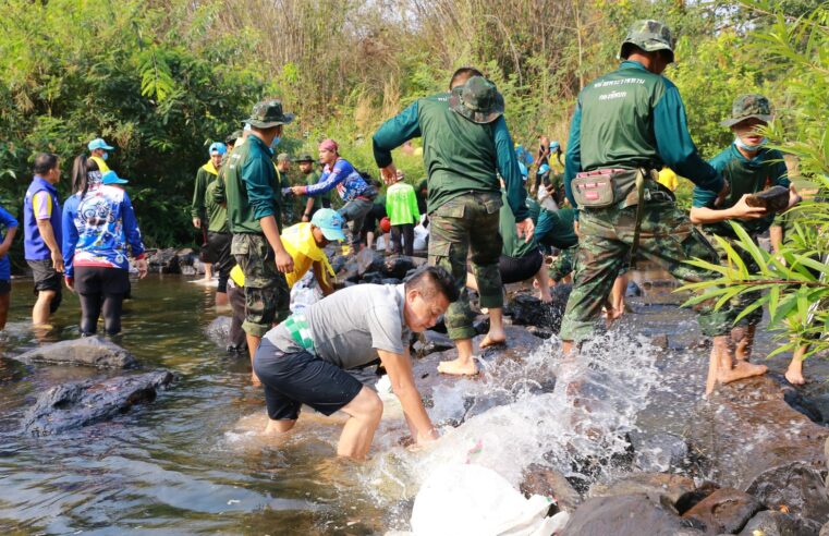 สร้างทำนบกั้นลำน้ำเข็กใช้ผลิตน้ำประปาหมู่บ้านสู้ภัยแล้ง