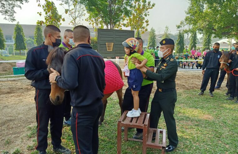 รพ.ค่ายพิชัยดาบหัก จัดโครงการ”อาชาบำบัด”สำหรับเด็กพิเศษ
