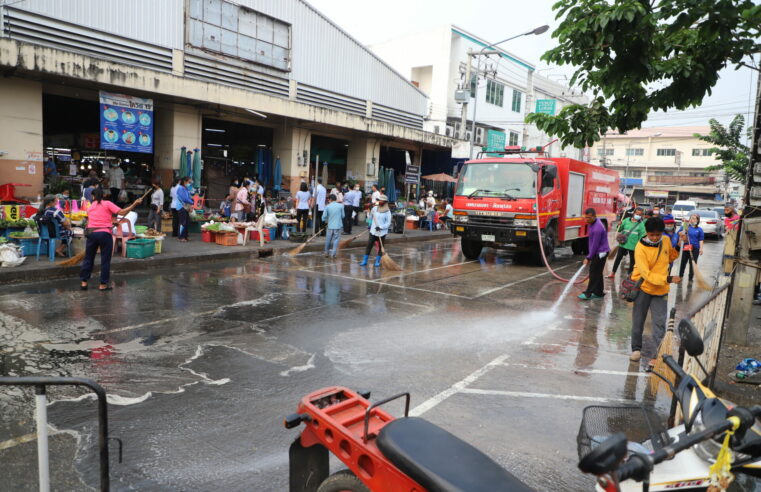 พ่อเมืองสองแควตรวจตลาดร่วมใจรณรงค์ป้องกันโควิด-19