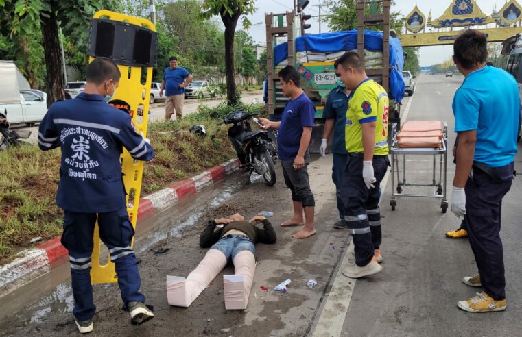 รถบรรทุกเบรกไม่อยู่ชน จยย.ติดไฟแดง บาดเจ็บ