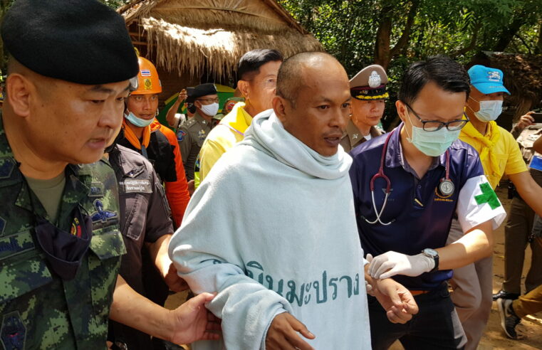 ปฏิบัติการช่วยเหลือพระธุดงค์ติดถ้ำไทรงามได้เป็นผลสำเร็จ