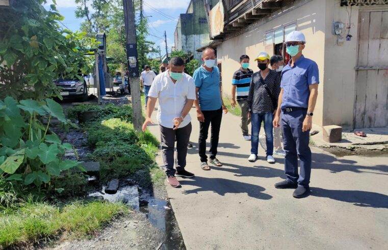 สำรวจท่อระบายน้ำวางแผนรับมือน้ำท่วมหน้าฝน