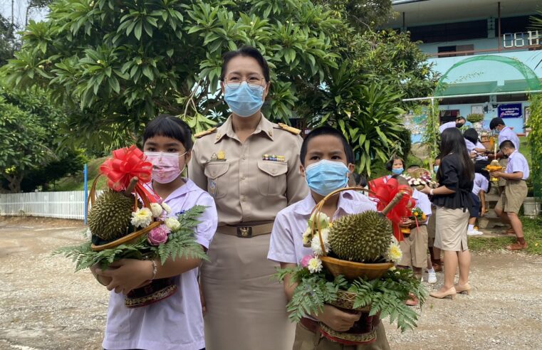 หลายโรงเรียนในอุตรดิตถ์ประกอบพิธีไหว้ครู