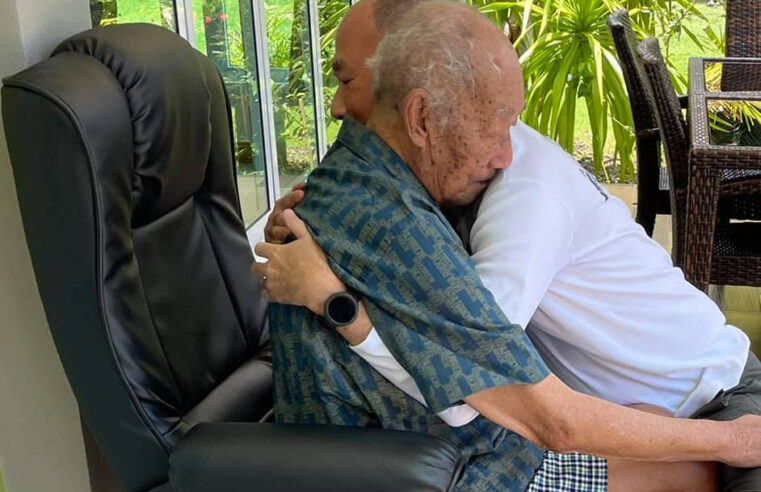 ภาพประทับใจ “หมออารักษ์” โผกอดพ่อหลังไม่เจอนาน 2 เดือน