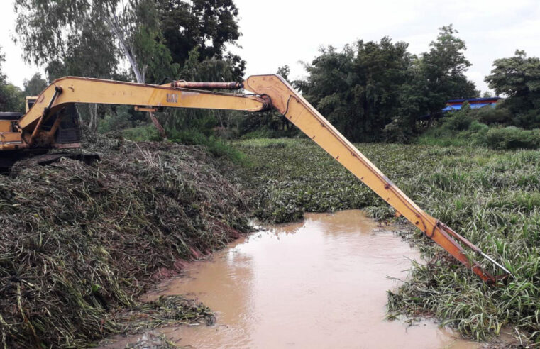 เปิดทางน้ำแก้ปัญหาน้ำเอ่อล้นเข้านาข้าว