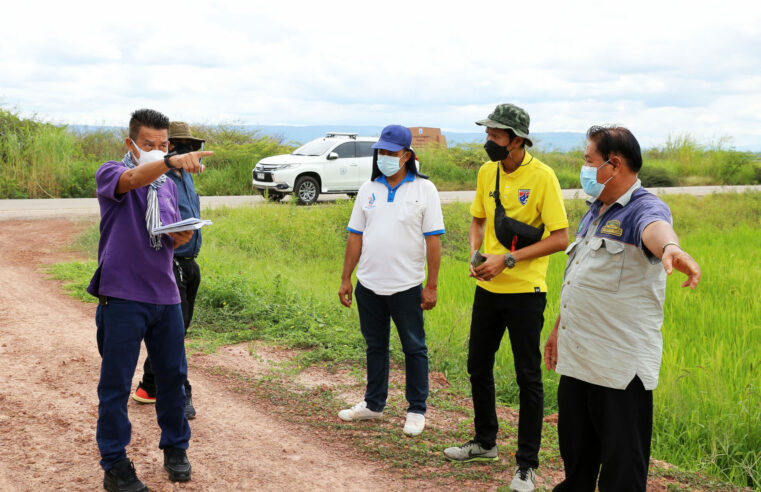 เร่งรัดช่วยเหลือปรับเกรดถนนหลังคันคลองโปร่งนาค