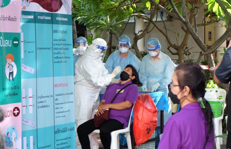 รุกตรวจ ATK หมอนวดแผนโบราณก่อนเปิดบริการลานนวด