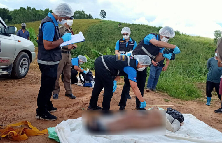 พบศพชายถูกทิ้งไว้ในพงหญ้าข้างทางเข้าบ้านห้วยทรายเหนือ