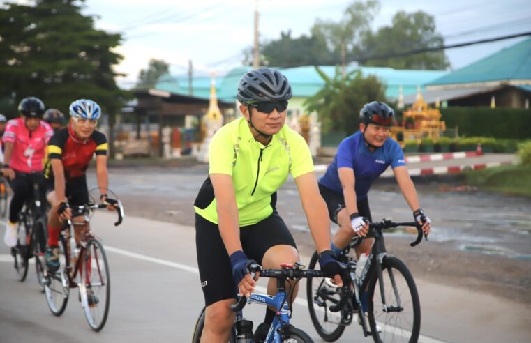พ่อเมืองสองแควและกลุ่มผู้รักการออกกำลังกายปั่นจักรยานเพื่อสุขภาพ
