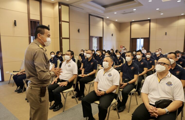 ทหารเรือดูงานที่ศูนย์ประวัติศาสตร์พระราชวังจันทน์
