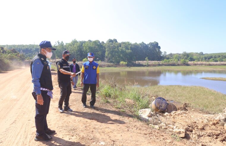 แจกน้ำช่วยชาวบ้านตำบลวังนกแอ่นเตรียมขุดลอกอ่องเก็บน้ำซำตะเคียน