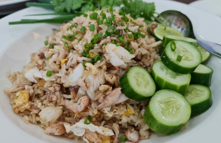 พาชิมเมนูซิกเนเจอร์ โคตรปูผัดข้าว ที่ร้านผัดผัดพิษณุโลก