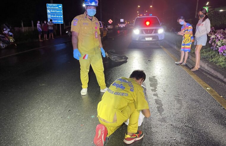 หนุ่มปริศนาร่วงซาเล้งลงถนนรถกระบะตามหลังทับดับสลด