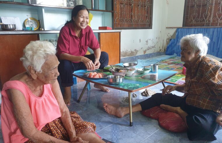 สุดทึ่ง !! คุณทวด “ส้มนวล” อายุเฉียด 100 ปี โชว์ท่องสูตรคูณภาษาจีน