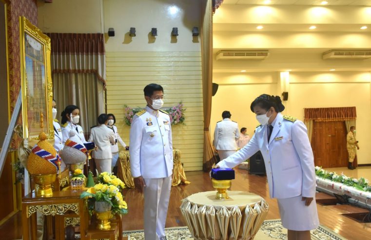 รับพระราชทานเครื่องราชอิสริยาภรณ์ ชั้นสายสะพาย