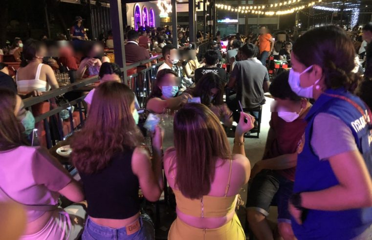 จับร้านอาหารนอกลู่ฝ่าฝืนคำสั่งจังหวัดขณะยอดผู้ติดโควิดสูงขึ้นทุกวัน