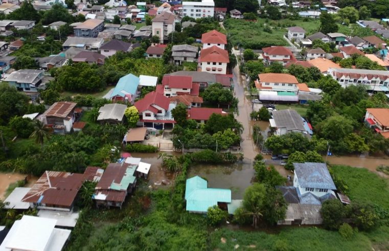 เร่งช่วยเหลือผู้ประสบภัยน้ำท่วม 2 ชุมชนเขต ทน.พิษณุโลก