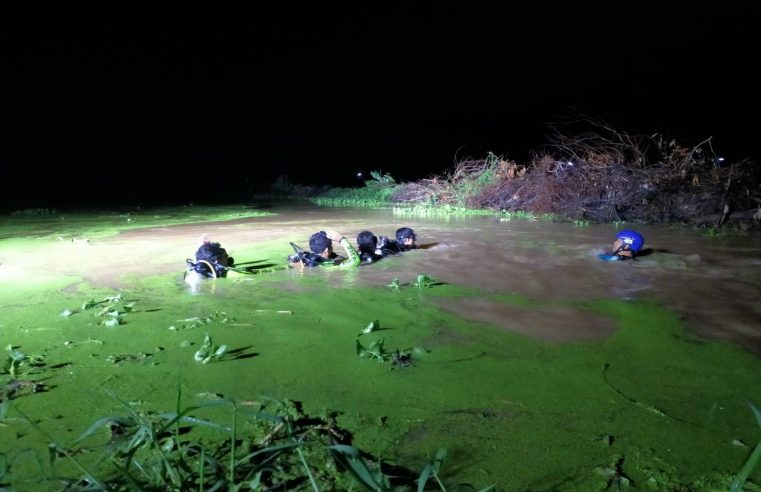 ป้าวัย 67 ปีจูงจักรยานข้ามทางเดินที่มีน้ำท่วมเสียหลักตกคลองจมน้ำเสียชีวิต