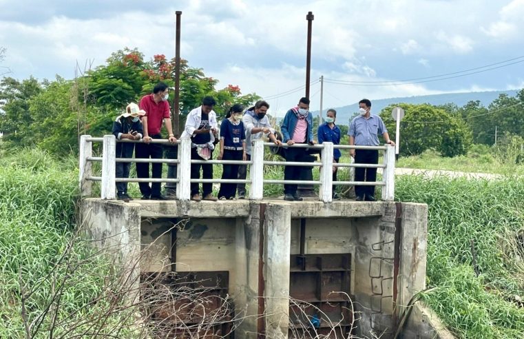 ขุดลอกวัชพืชกีดขวางทางน้ำป้องกันปัญหาอุทกภัย