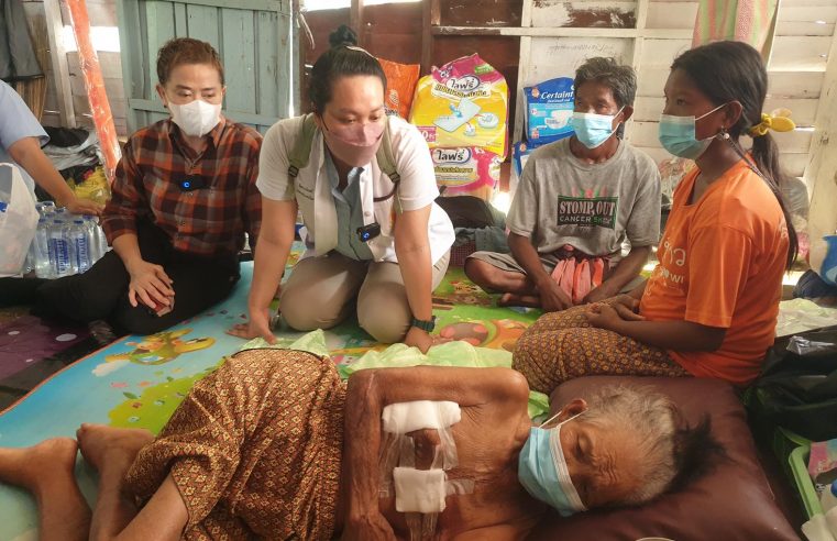 เศรษฐีนีใจบุญเมืองคอนช่วยคุณยายวัย 72 ปีป่วยอัมพฤกษ์ติดเตียง