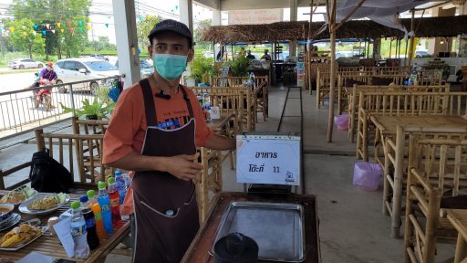 ไอเดียเจ๋งประดิษฐ์หัวรถไฟเสิร์ฟอาหารให้ลูกค้า