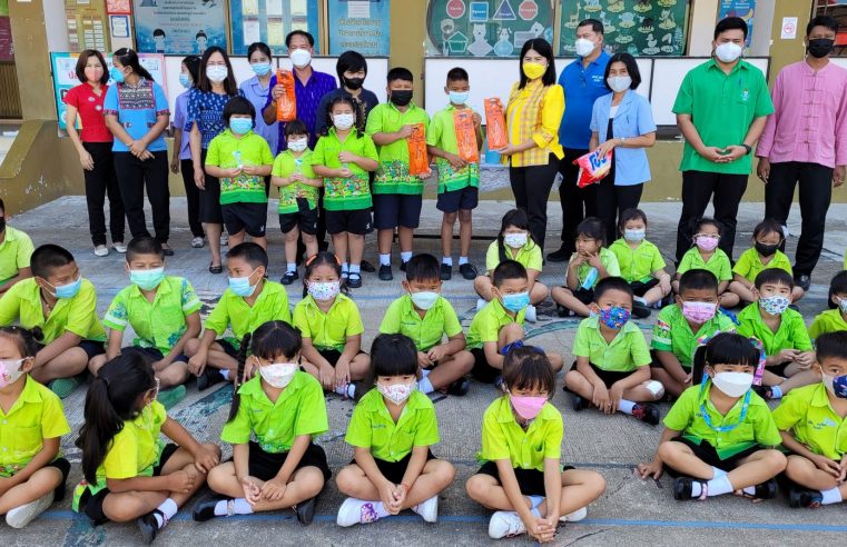 รณรงค์ให้ความรู้และทำความสะอาดป้องกันโรคมือเท้าปาก