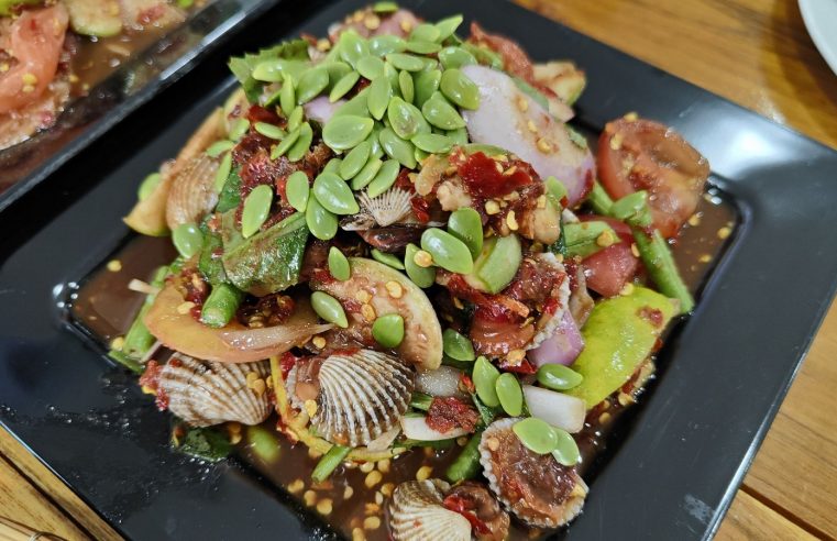 นักชิมส้มตำห้ามพลาดต้องไปที่ร้านแซ่บสะเด็ดเผ็ดยกล้อ