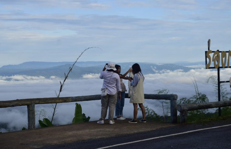 สดชื่นทะเลหมอกยามเช้าที่ภูหินร่องกล้ายังมีให้ชมกัน