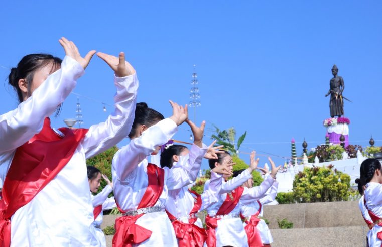 บวงสรวงพ่อขุนบางกลางท่าวเริ่มงานประเพณีปักธงชัย