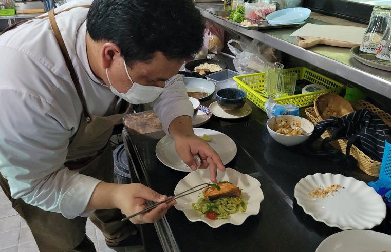 ชิมอาหารเหนือจรดใต้ในร้านเดียวจากเชฟเหรียญทองที่ร้านเสบียงนา