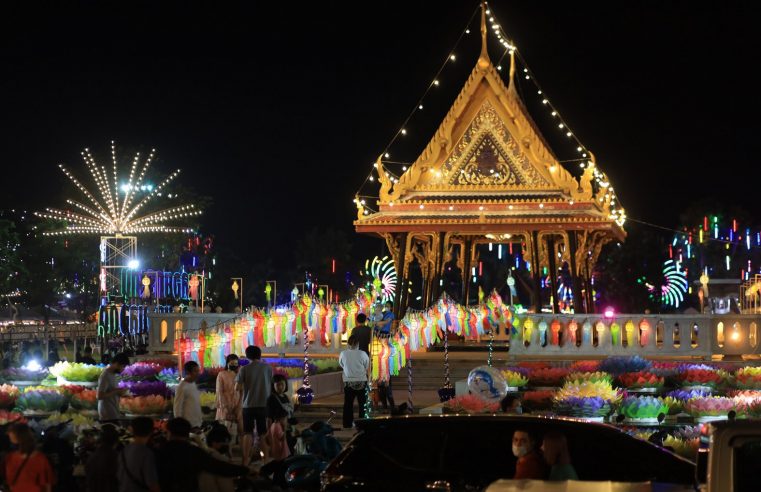 นครพิษณุโลกประดับโคมไฟล้านนา รับเทศกาลลอยกระทง