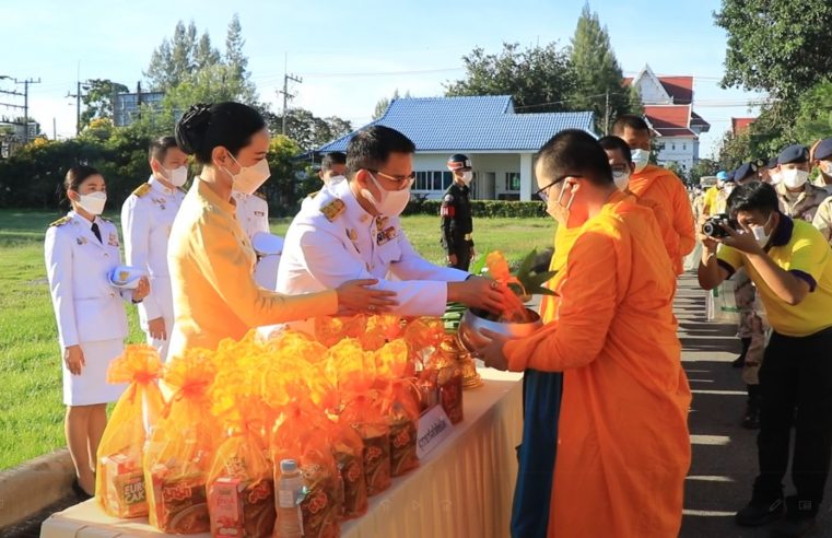 ทำบุญตักบาตรพระภิกษุสงฆ์ 89 รูปถวายเป็นพระราชกุศล