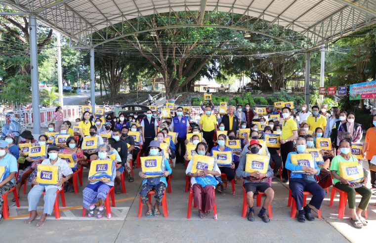 มอบผ้าห่มต้านภัยหนาวพื้นที่ ทต.ท่าปลา