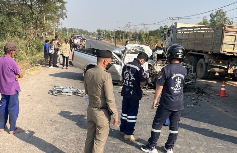 รถกระบะชนประสานงารถสิบล้อตาย 3 สาหัส 1