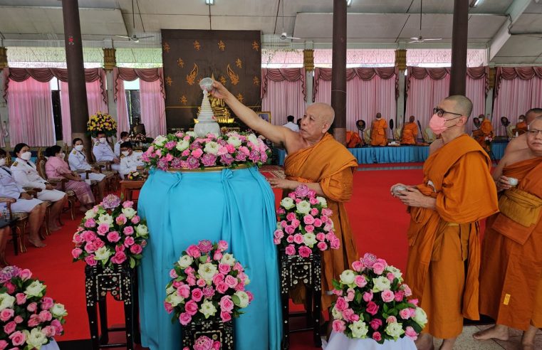 สรงน้ำพระบรมสารีริกธาตุห่มผ้าเจดีย์หลวง 700 ปี