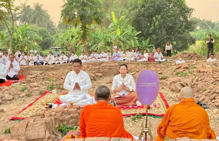 สวดมนต์อุทิศถวายบรรพบุรุษในเขตกำแพงเมืองพิชัยเก่า