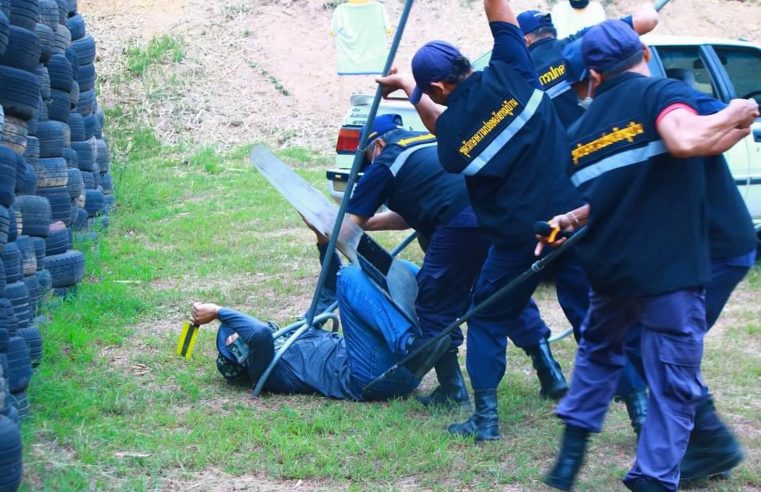 รอง ผบช.ภ.6 ชมการสาธิตยุทธวิธีการระงับเหตุของตำรวจอุตรดิตถ์