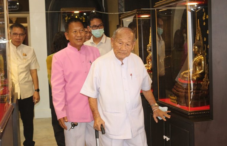 เปิดหอศิลปาจารย์ จ่าทวี ชมพระพุทธชินราชจำลองหล่อด้วยนวัฒกรรมใหม่