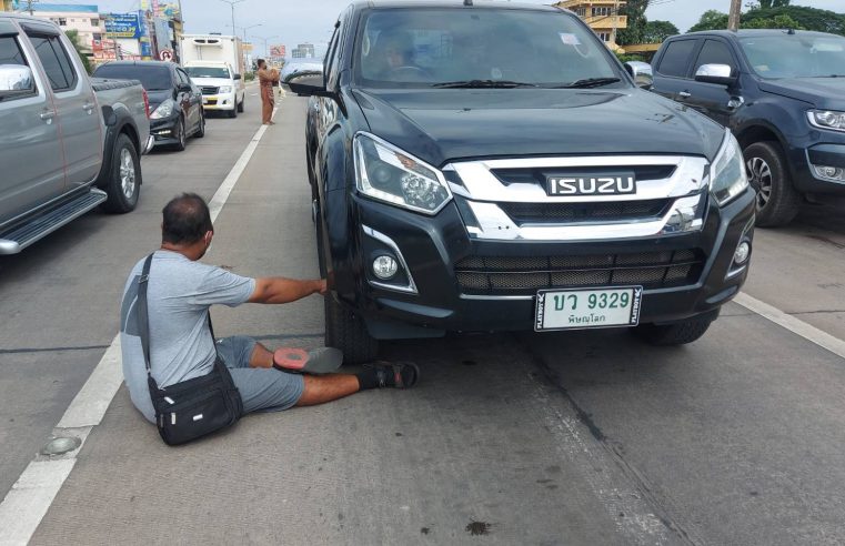 หนุ่มพิการขวางรถบนถนนอ้างจะขอเงินกินข้าว