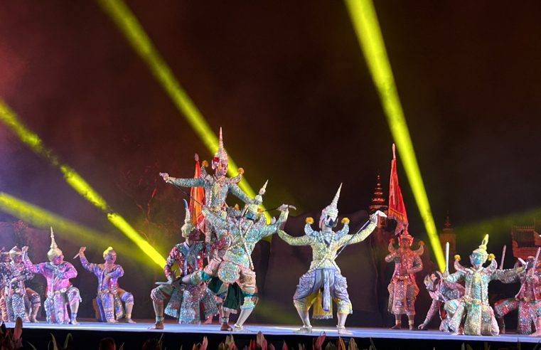 พสกนิกรชมการแสดงโขนพระราชทานด้วยความปลื้มปิติเป็นล้นพ้น