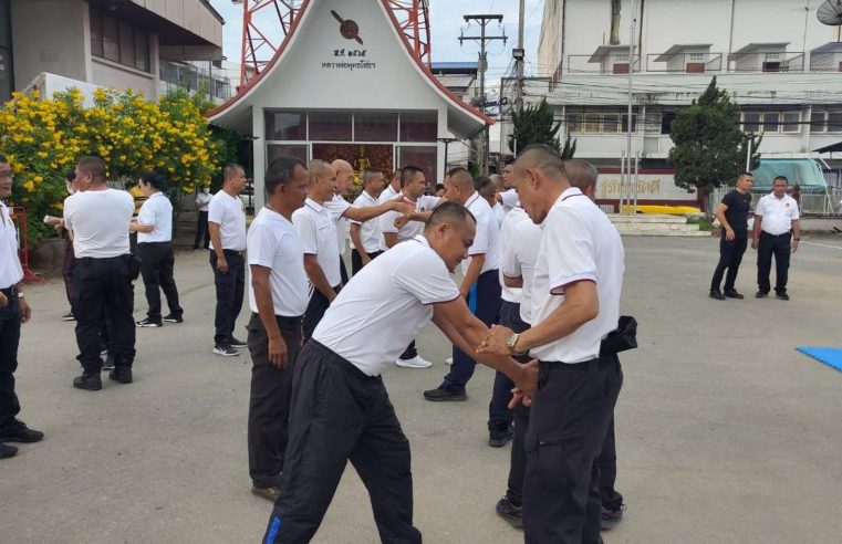 ฝึกทบทวนยุทธวิธีและการป้องกันตัว