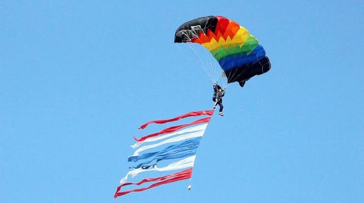 ชวนชมการแข่งขันกีฬาโดดร่ม “กาญจนบุรีเกมส์” ที่กองบิน 46