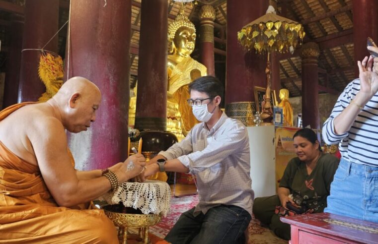 สายมูแน่นวัดต่อคิวลงอักขระ “นะมะมนต์” พร้อมหาเลขเด็ด